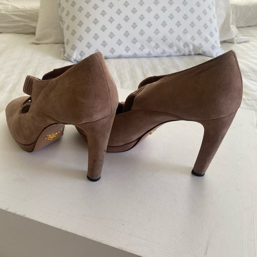 AUTHENTIC light pink Prada  Heels Elegant Suede Design - Picture 11 of 14